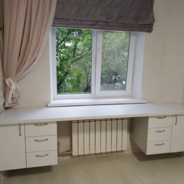 Стол в детскую комнату