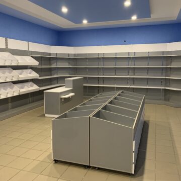 Торговое оборудование для магазинов продуктов и одежды