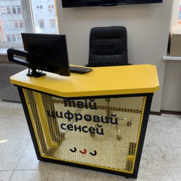 Touch.Ресепшен.Стойка Администратора. Стол спикера