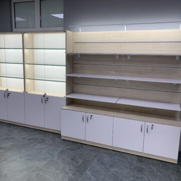 Мебель для магазина мобильных аксессуаров и гаджетов “COMPANY CASE”
